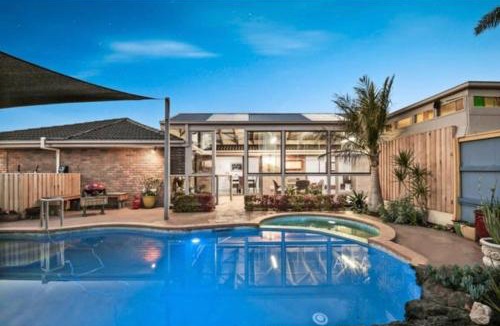 Aspendale Gardens Villa | Serene Retreat Ideal Escape