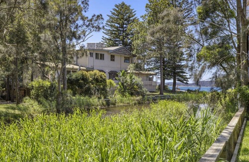Pearl Beach House | Serene seclusion on Gem by HolidayCo.