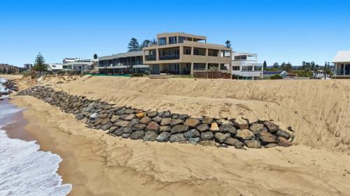 The Entrance North House | Serene Stay Breathtaking Beachfront with Spa