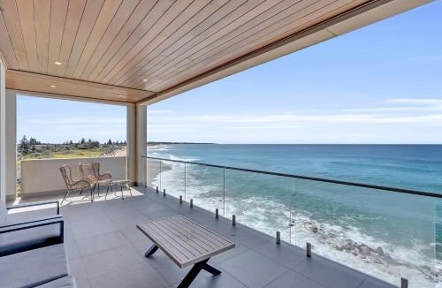 The Entrance North House | Serene Stay Breathtaking Beachfront with Spa