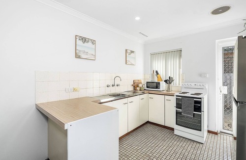 Bicton Apartment | Serene Stay: Near Perth & Freo