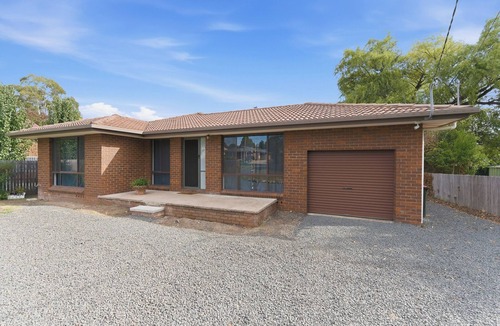 Armidale House | Serenity Armidale. Stay in Style in Armidale.