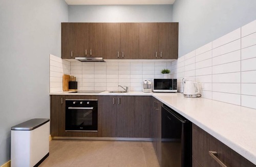 Footscray Apartment | Serenity Cloud Apartment in Vibrant Footscray