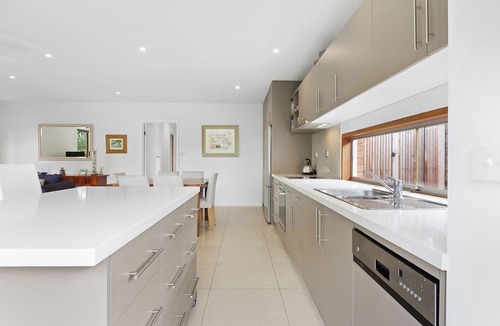 Sorrento House | Set high up on the hill in this very popular pocket of Sorrento (sleeps 7)