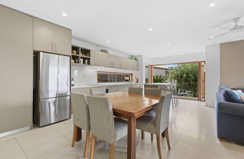 Sorrento House | Set high up on the hill in this very popular pocket of Sorrento (sleeps 7)