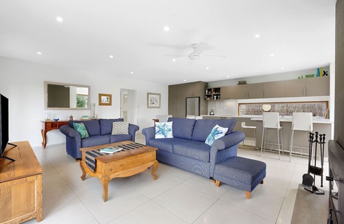 Sorrento House | Set high up on the hill in this very popular pocket of Sorrento (sleeps 7)