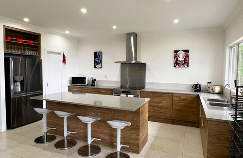 Shadforth House | Shadforth Rise: RARE 2 night weekends in March + discounted longer stays