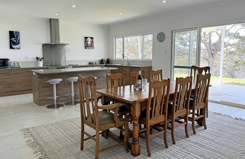 Shadforth House | Shadforth Rise: RARE 2 night weekends in March + discounted longer stays