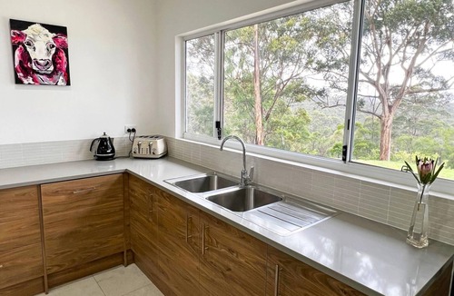 Shadforth House | Shadforth Rise: RARE 2 night weekends in March + discounted longer stays