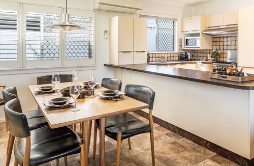 Yamba House | Sharon - Pet Friendly Beach Cottage in Town - Holiday Yamba