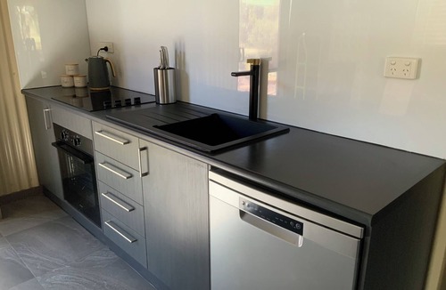 Uralla Cabin | Shauna’s Shack Self contained cabin in beautiful rural setting, 7km from town.