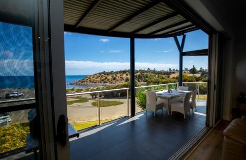 Penneshaw Apartment | Shearwaters Apartment Waterfront Accomodation