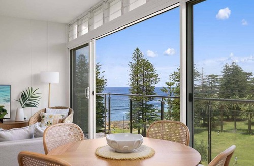 Cronulla Condo | Shelly Beach Park and Ocean Views