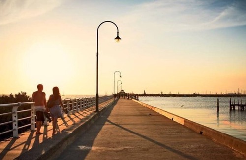 St Kilda West Apartment | ShelleyStayz Park St