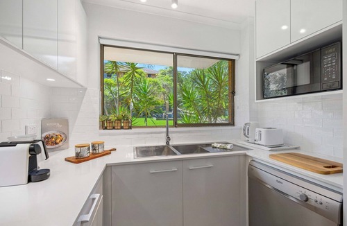 Port Macquarie Apartment | Shelly Cove Apartment 12 - aircon, pool, beach across road
