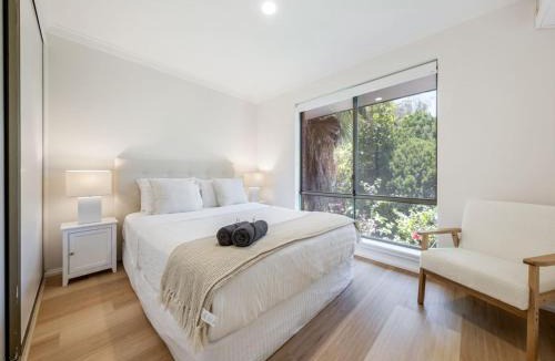 Shenton Park Apartment | Shenton Park - Leafy Haven over Kings Park