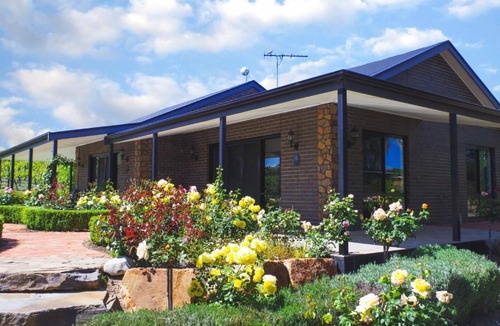 Rowland Flat Ski Chalet | Shiraz Cottage - A Vineyard Retreat in Barossa Valley