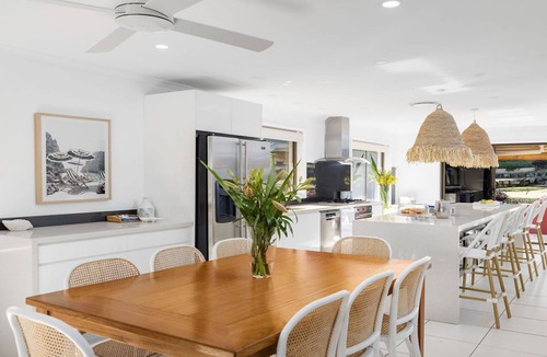 Shoal Bay House | Shoal Bay Oasis - Spacious five-bedroom retreat with spa, balcony views, walk to beach and parks