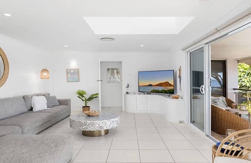 Shoal Bay House | Shoal Bay Oasis - Spacious five-bedroom retreat with spa, balcony views, walk to beach and parks