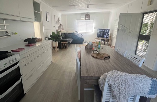 Shoal Bay Cottage | Shoal bay Serenity beach Cottage