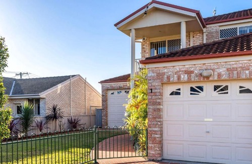Shoal Bay House | Shoal Bay Townhouse with Spa