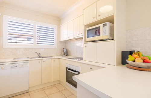 Shoal Bay Apartment | Shoal Towers, 6 -11 Shoal Bay Rd - Air Conditiong - Wifi - Stunning water views & perfect location