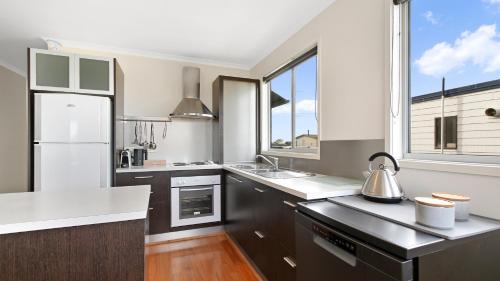 Lake Tyers Beach House | Shore Thing - Spacious Retreat for 15 Guests