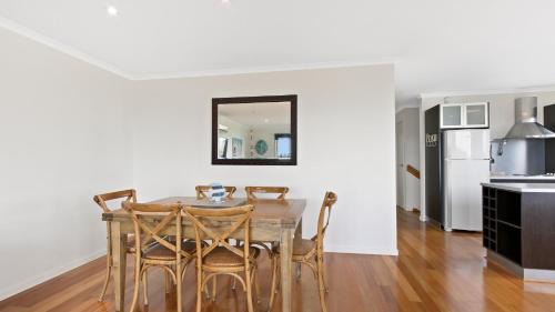 Lake Tyers Beach House | Shore Thing - Spacious Retreat for 15 Guests