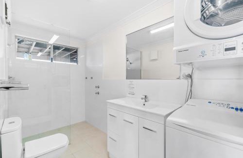 Gracetown House | Shorelands - Stylish Beach-side Haven, Steps from the Beach and Surf in Gracetown