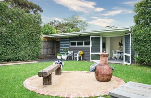 Tootgarook Cottage | Shoreline Hideaway - Hidden Hideaway close to the beach