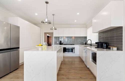 Safety Beach House | Shoreline Sanctuary - Bay Views, Spa, Tennis Court
