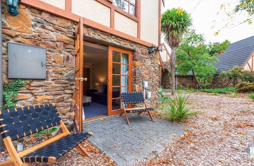 Newnham Apartment | Short drive to the Launceston CBD