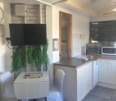 Woodvale Apartment | Short Stay retreat Behn Cove