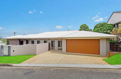 Port Macquarie House | Short walk to Flynn’s Beach