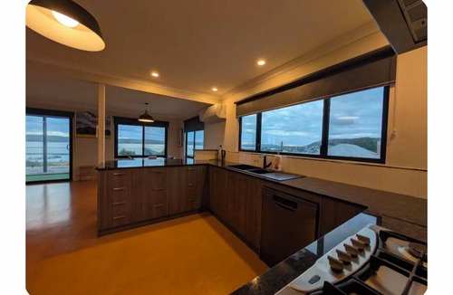 Albany House | "Simply the Best View" House in Central Albany