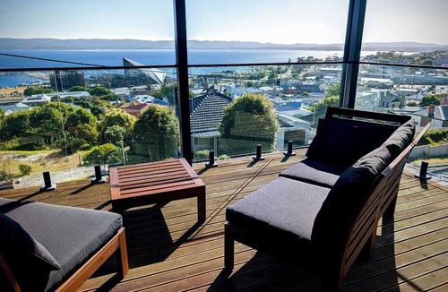 Albany House | "Simply the Best View" House in Central Albany
