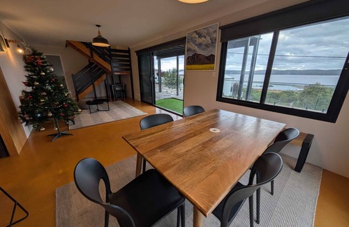Albany House | "Simply the Best View" House in Central Albany