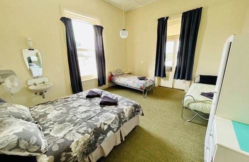 Wilmington House | Single, Couple and Family rooms available. Max 4 People in Family room.