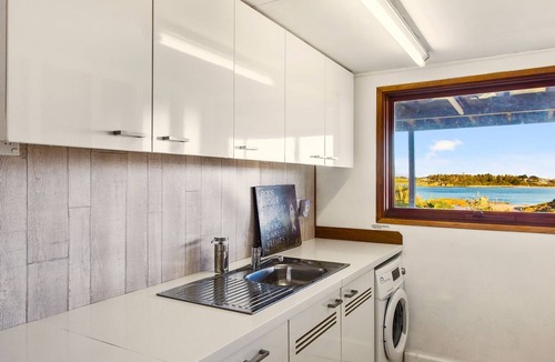 Bermagui Cottage | Situated on a headland- Captivating views-Pet friendly-A memorable experience
