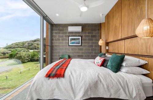 Separation Creek House | Six Degrees - beach across the road