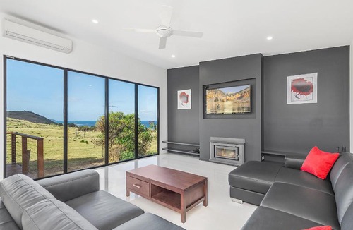 Skenes Creek House | Skenes Retreat - views of the ocean from the deck