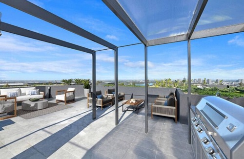 Ryde Apartment | Sky Gardens Unit with City and River Views