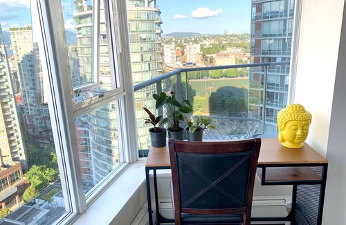 Crosstown Condo | Sky High 3BR/2BTH - Spectacular Views, Free Parking!