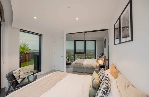 Box Hill Apartment | Sky One Grand Terrace Penthouse · 3BR 3Bath