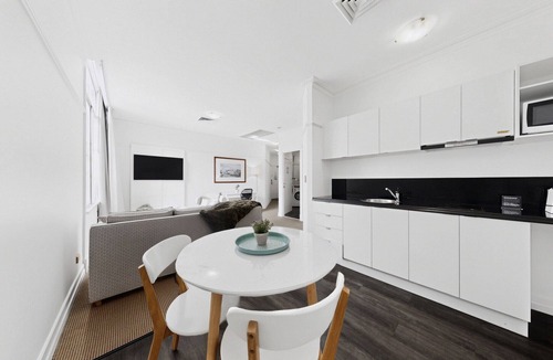 Brisbane Central Business District Apartment | Skyline 1-Bed Retreat in Brisbane City