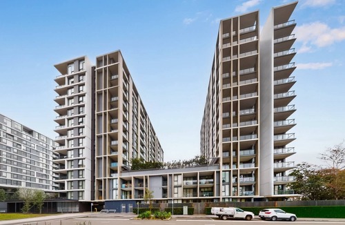 North Ryde Apartment | Skyline 2-Bed Apartment Near Metro North Ryde