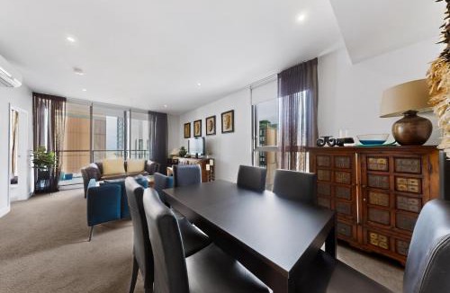 North Ryde Apartment | Skyline 2-Bed Apartment Near Metro North Ryde