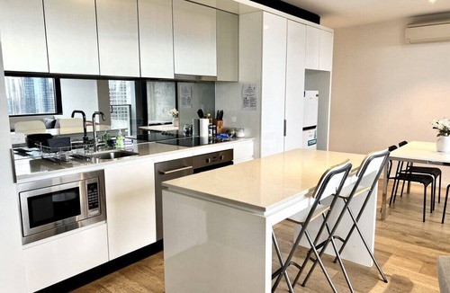 Melbourne Central Business District Apartment | Skyline Heights at Manhattan Apartment