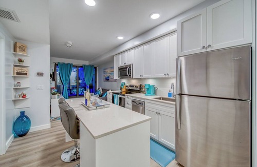 Crescent Heights Apartment | Skyline Retreat 2BR Sleeps 6 U/G Underground Free Parking