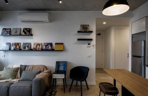 Cremorne Apartment | Skyline Suites - Cosy Retro Retreat, Walk to MCG